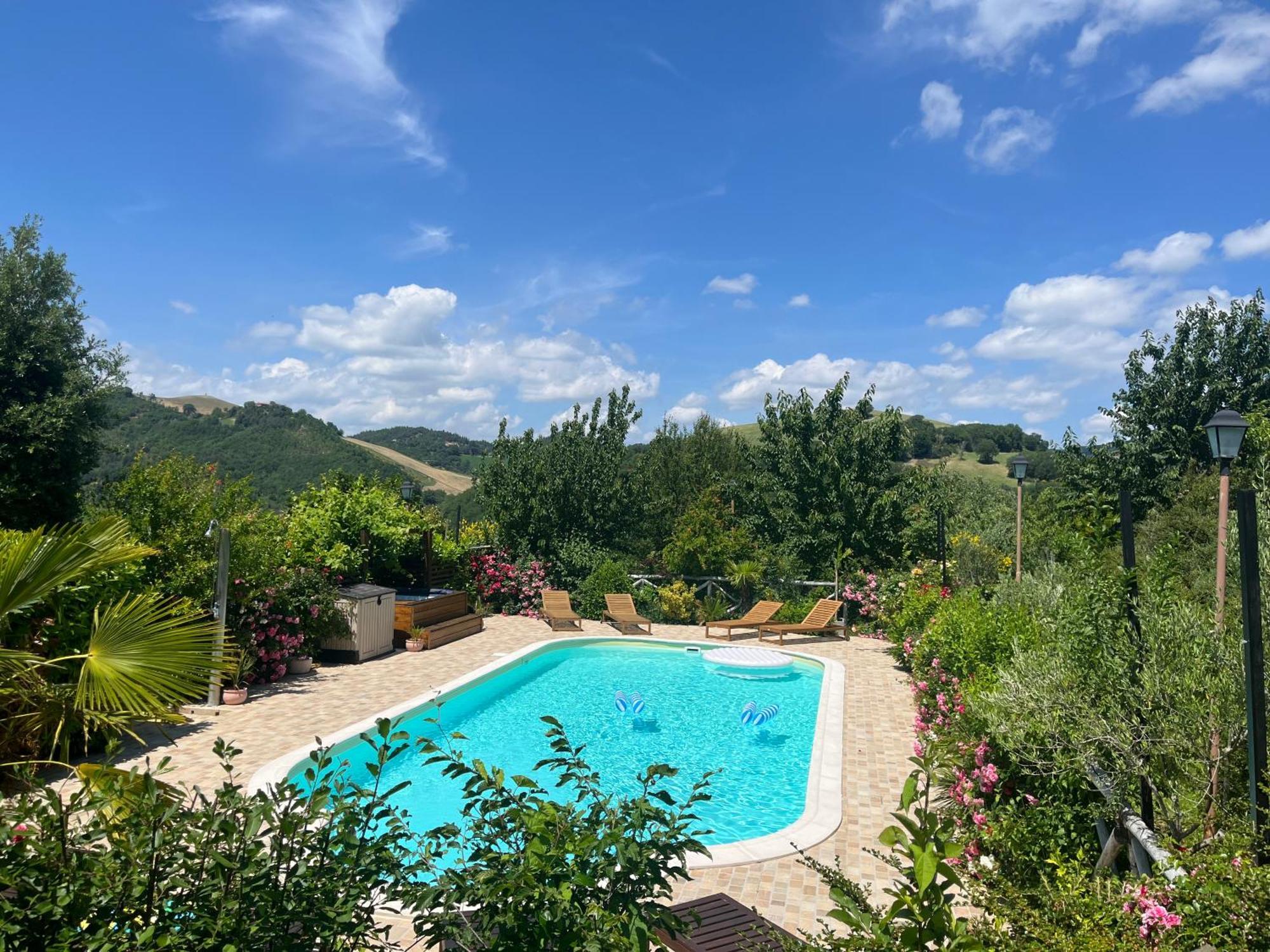 Agriturismo La Valle Dimenticata Urbania Buitenkant foto
